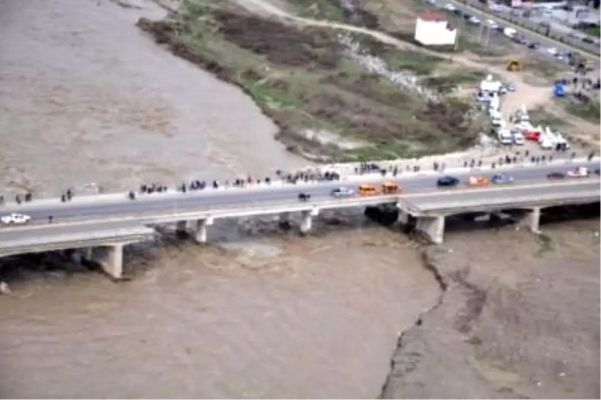 Çaycuma'da Filyos Çayı Üzerindeki Köprünün Çökmesi