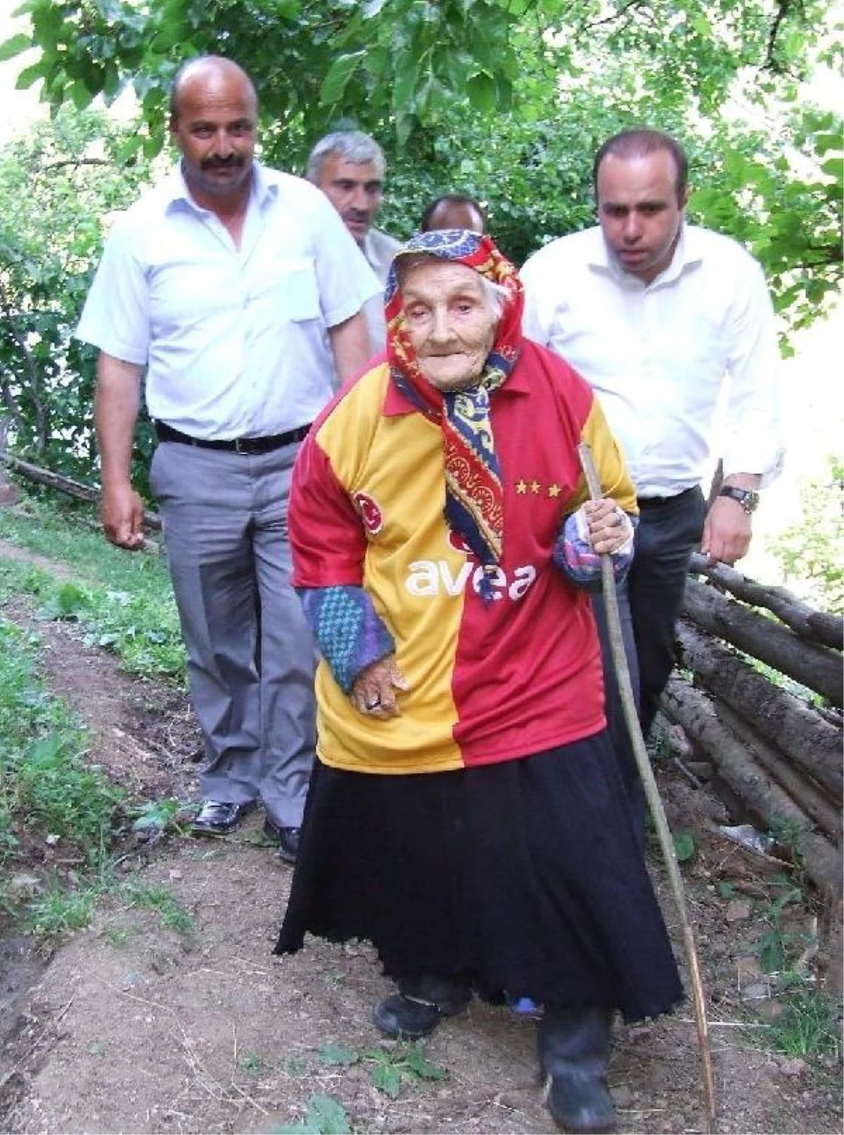 Fanatik Galatasaraylı Fatma Çolak, 107 Yaşında Öldü