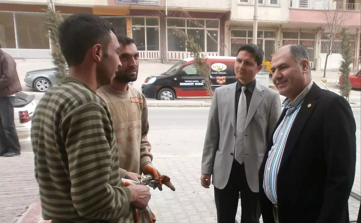 Kavaklıoğlu Gece Gündüz Demeden Halkın Sorunlarını Dinliyor