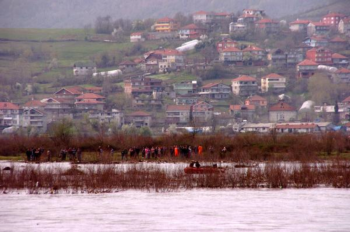 Kayıp 15 Kişiden Birinin Cesedi 43 Saat Sonra Bulundu (2)