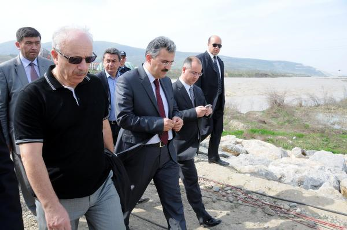 Köprü Faciasında Kayıp 15 Kişiden 1\'inin Cesedi Bulundu (3)
