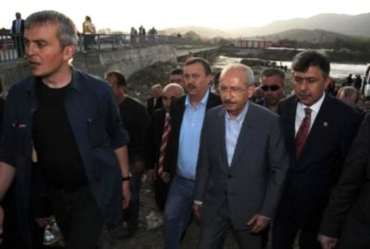 Kayıp 15 Kişiden 1\'inin Cesedi Bulundu