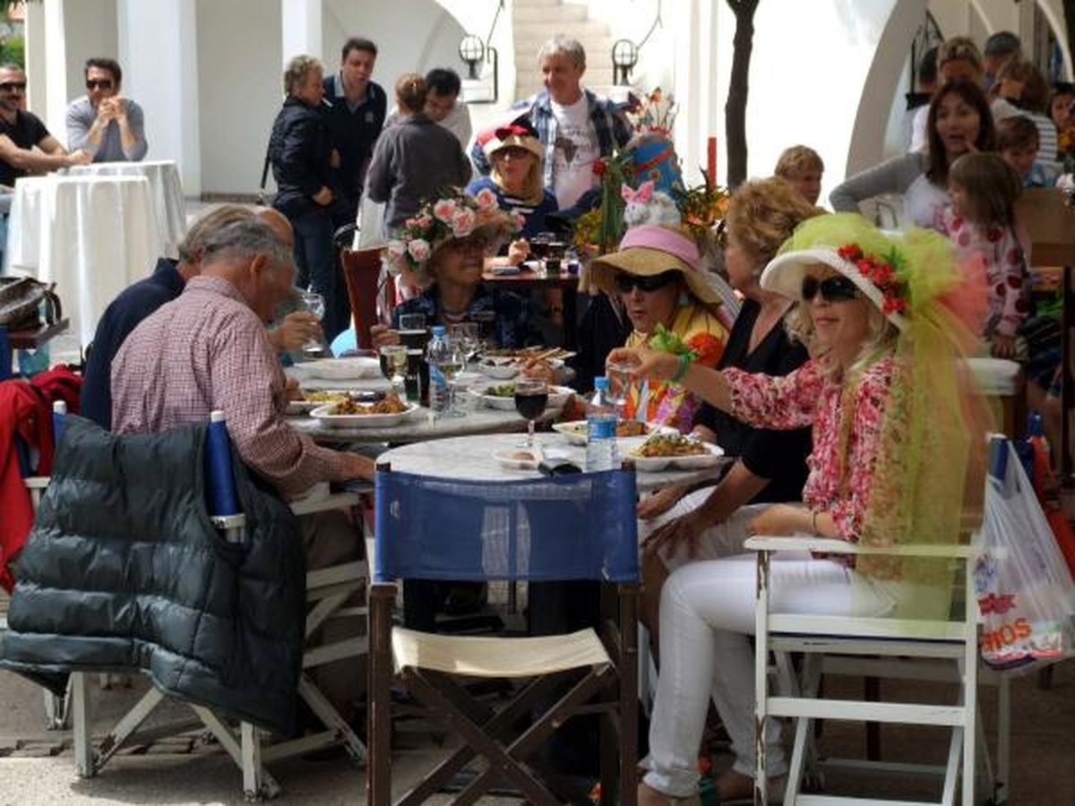 Marmaris\'te Renkli Paskalya Kutlaması