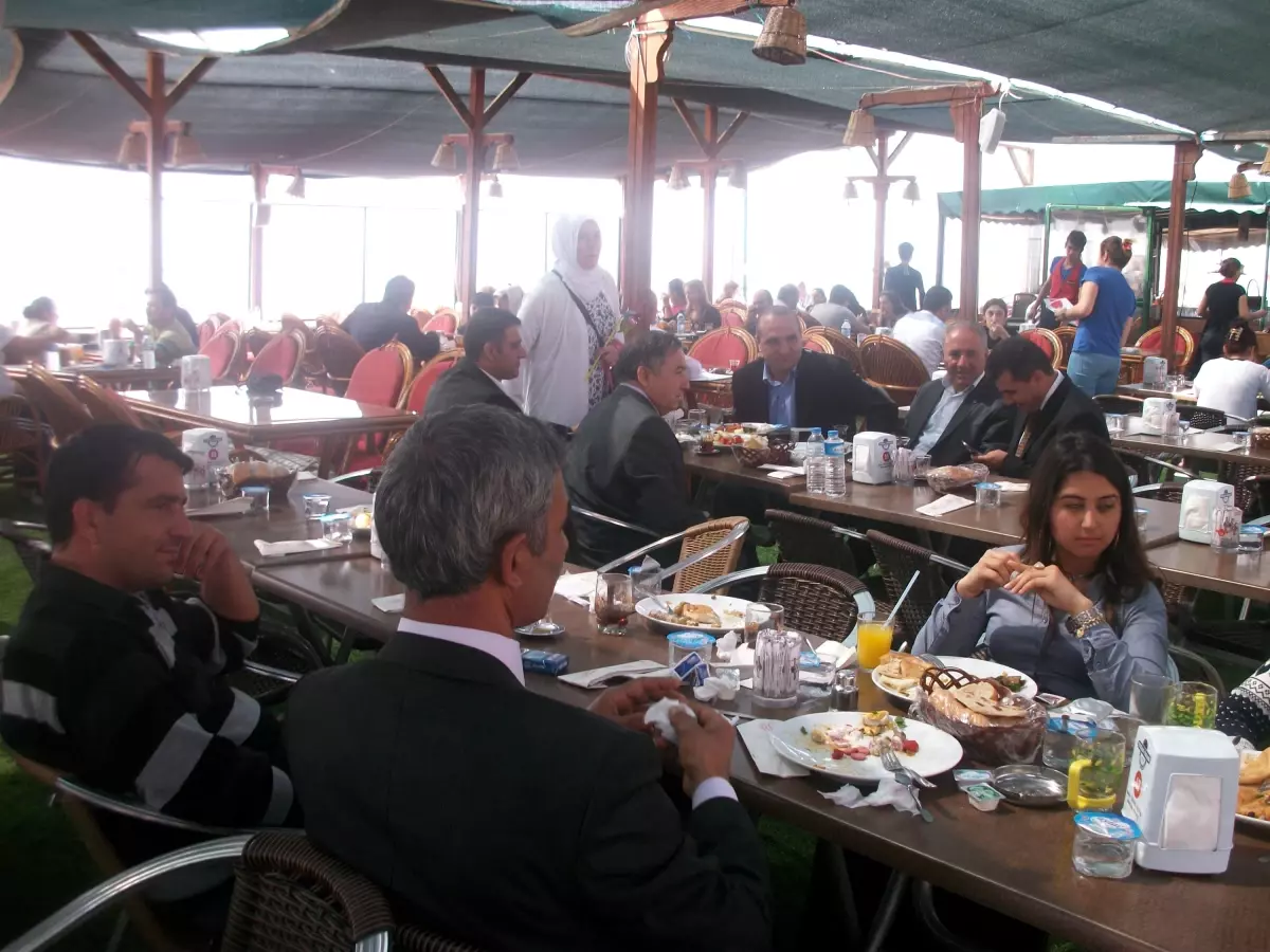 Sağlık-Sen Üyeleri Kahvaltıda Buluştu