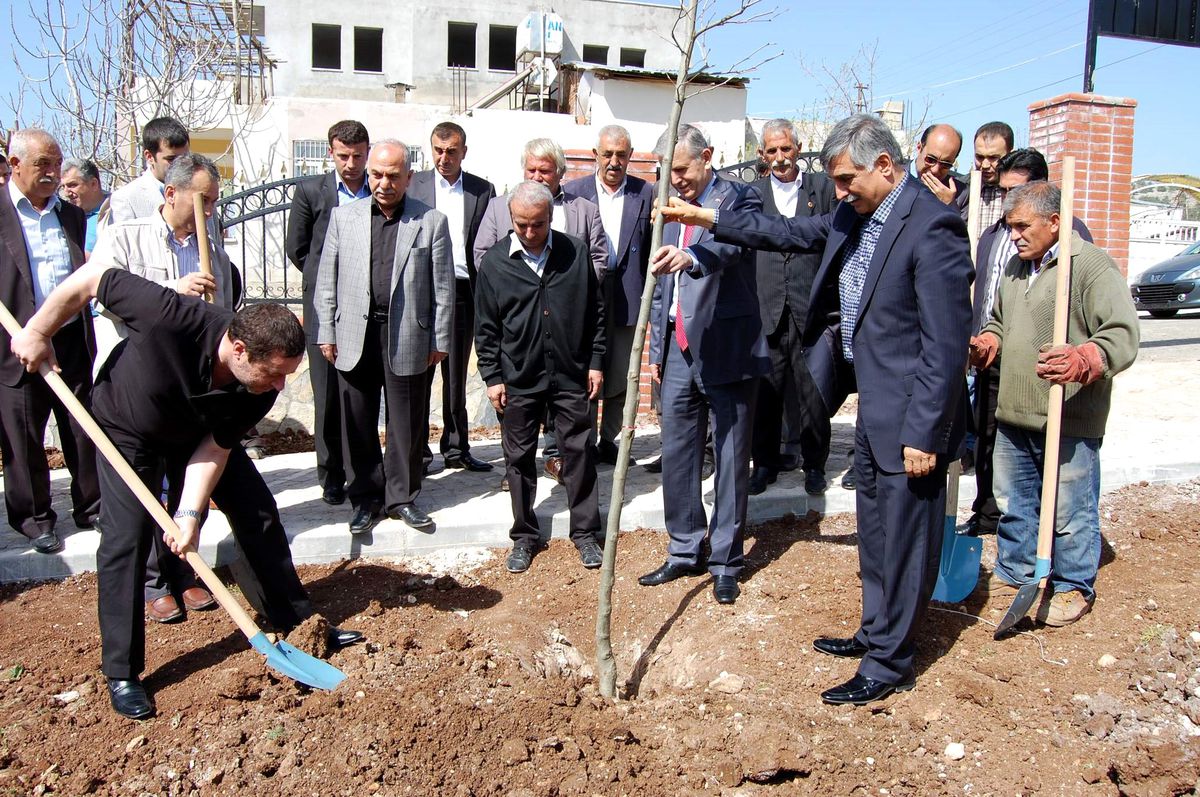 Serdar Denktaş\'ın Adıyaman\'da Dikili Ağacı Oldu
