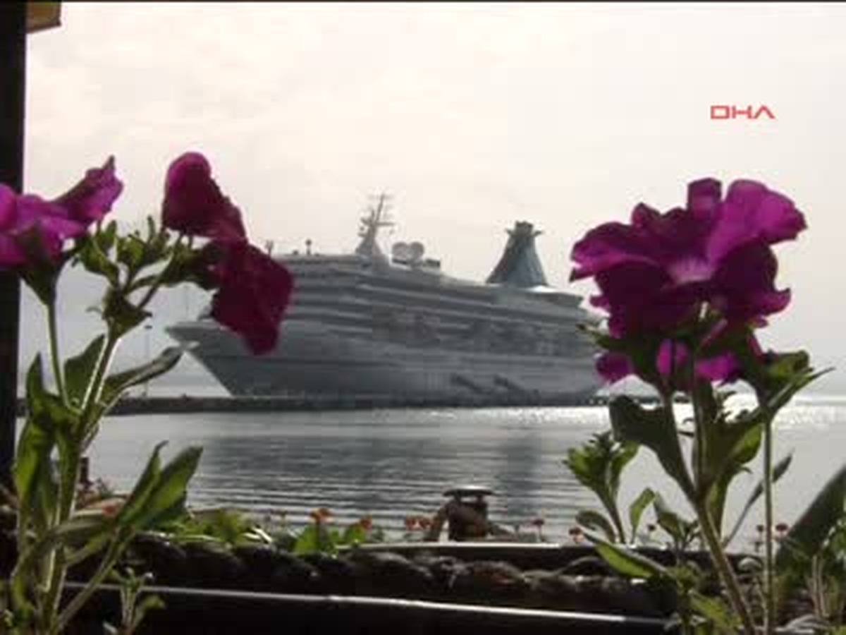 Sezonun 3\'üncü Gemisiyle 981 Alman Turist Geldi