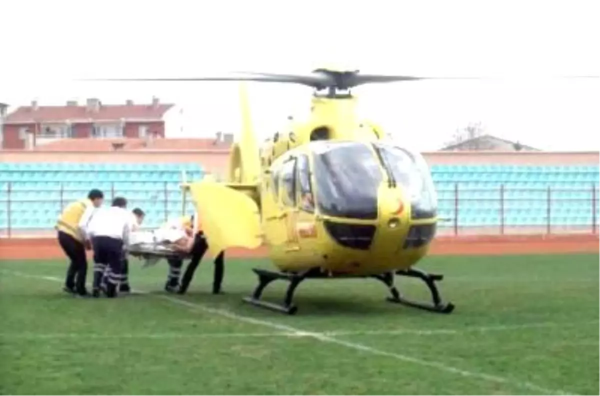 Trafik Kazasında Yaralanan Savcı,helikopter Ambulansla Ankara\'ya Götürüldü