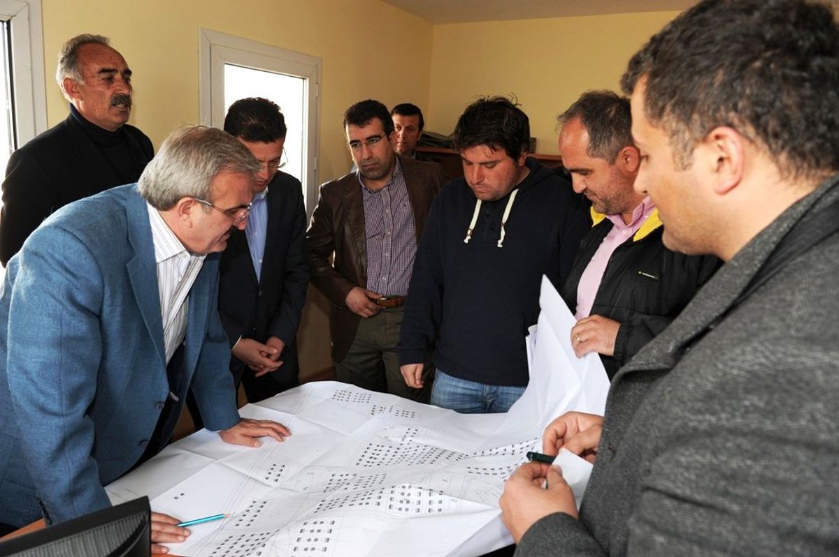 Vali Karaloğlu, Çelik Konstrüksiyonlu Deprem Konutlarında İncelemelerde Bulundu