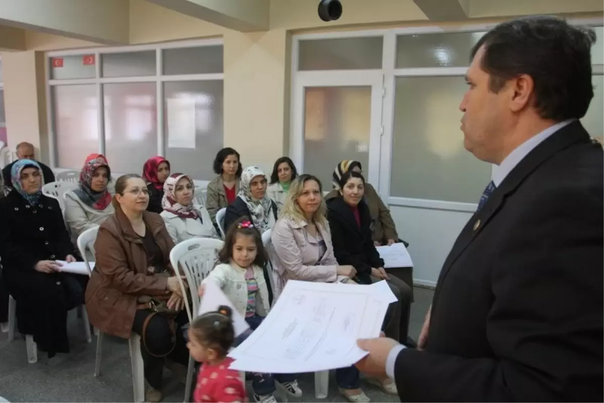 Anneler Bilgisayar Kullanmayı Öğrendi