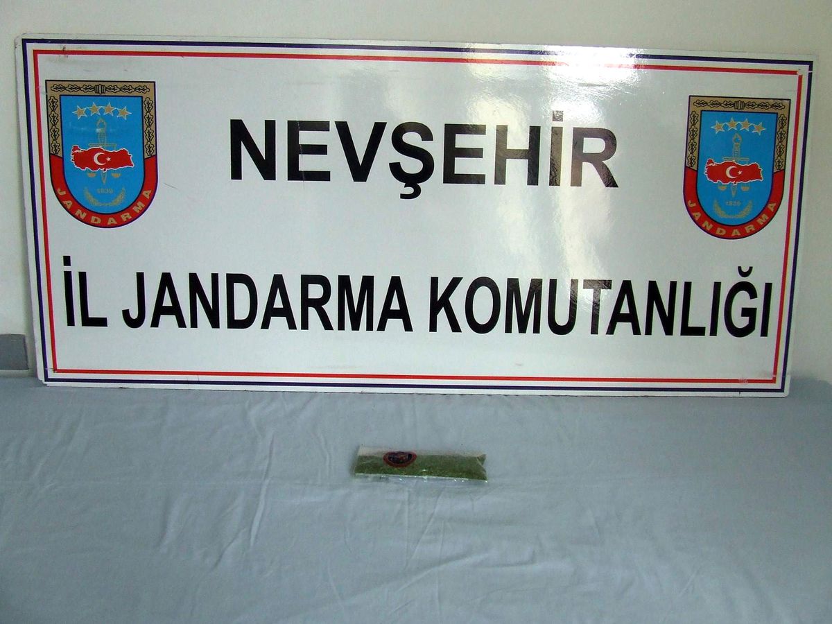 Araç İçerisinde Esrar Ele Geçirildi