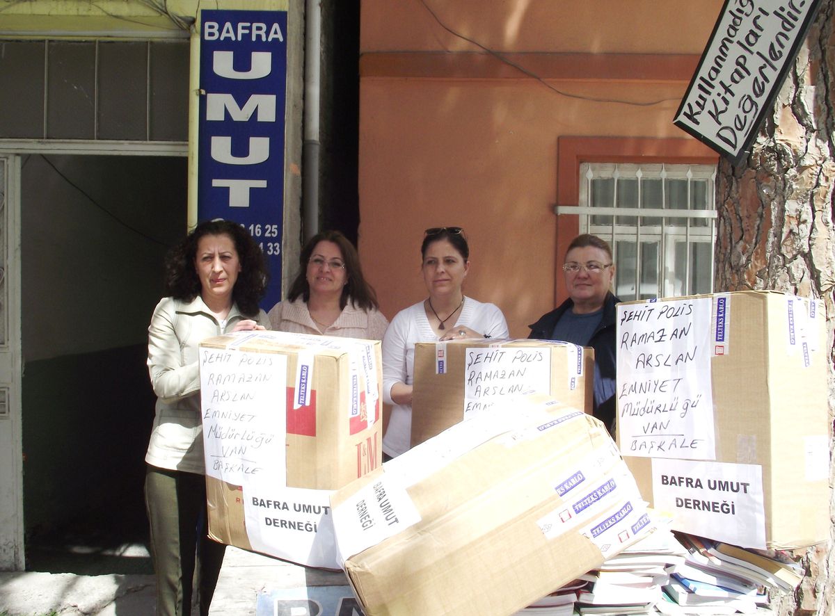 Bafra Umut Derneği'nden Başkale'deki Okula Yardım