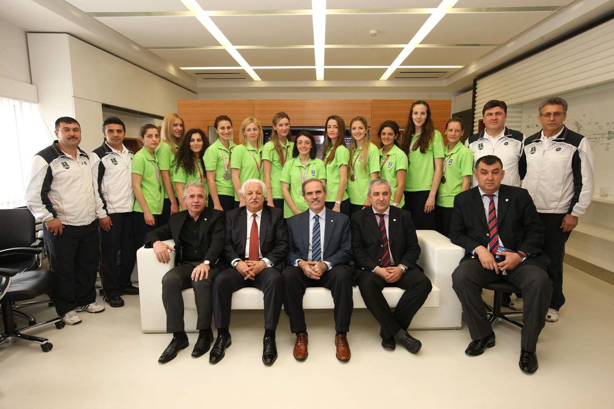 Başkan Altepe\'den \'Filenin Sultanları\'na Övgü