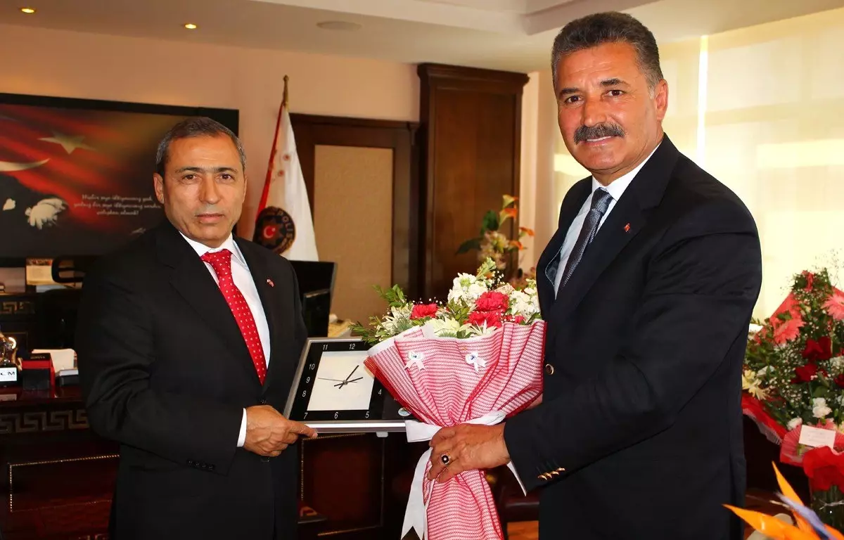 Başkan Tuna\'dan Emniyet Müdürü Öksüz\'e Kutlama