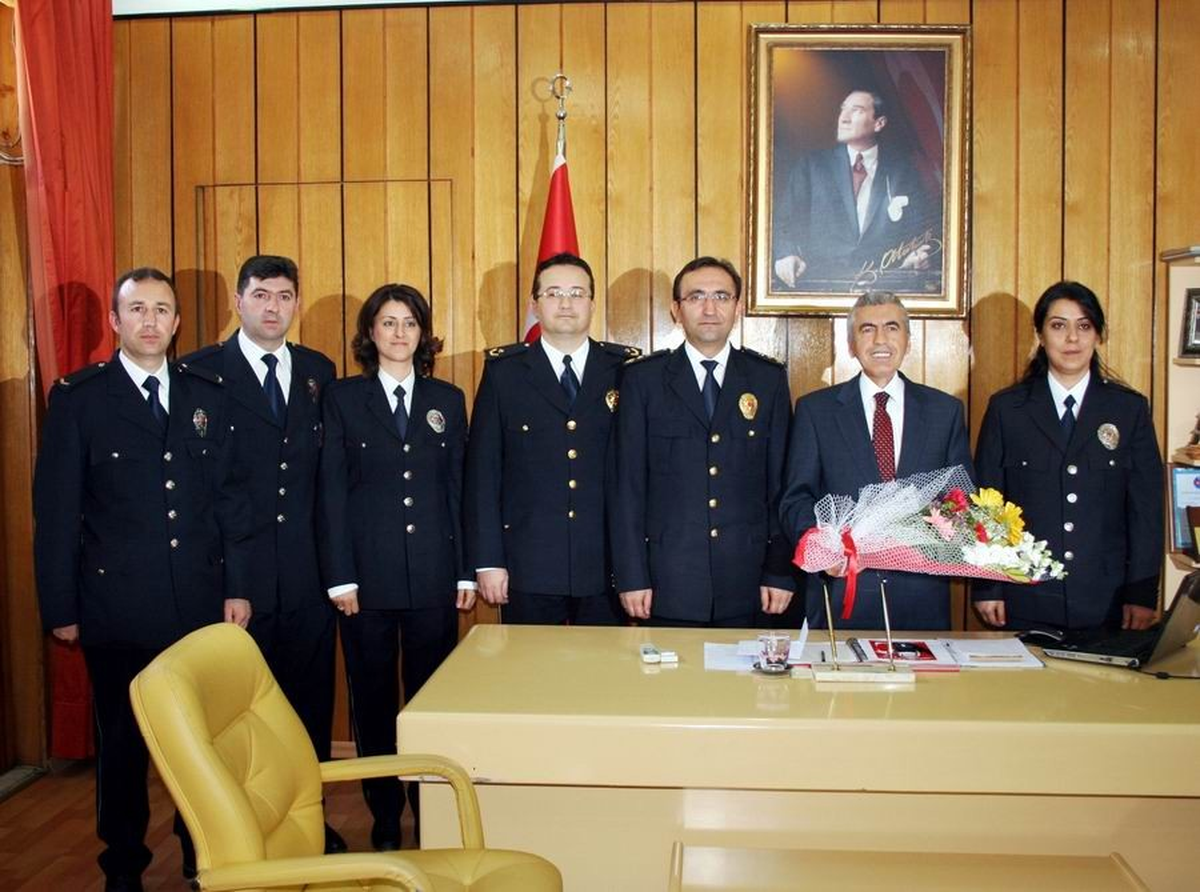 Burhaniye\'de Polislerden Kaymakam Ziyareti