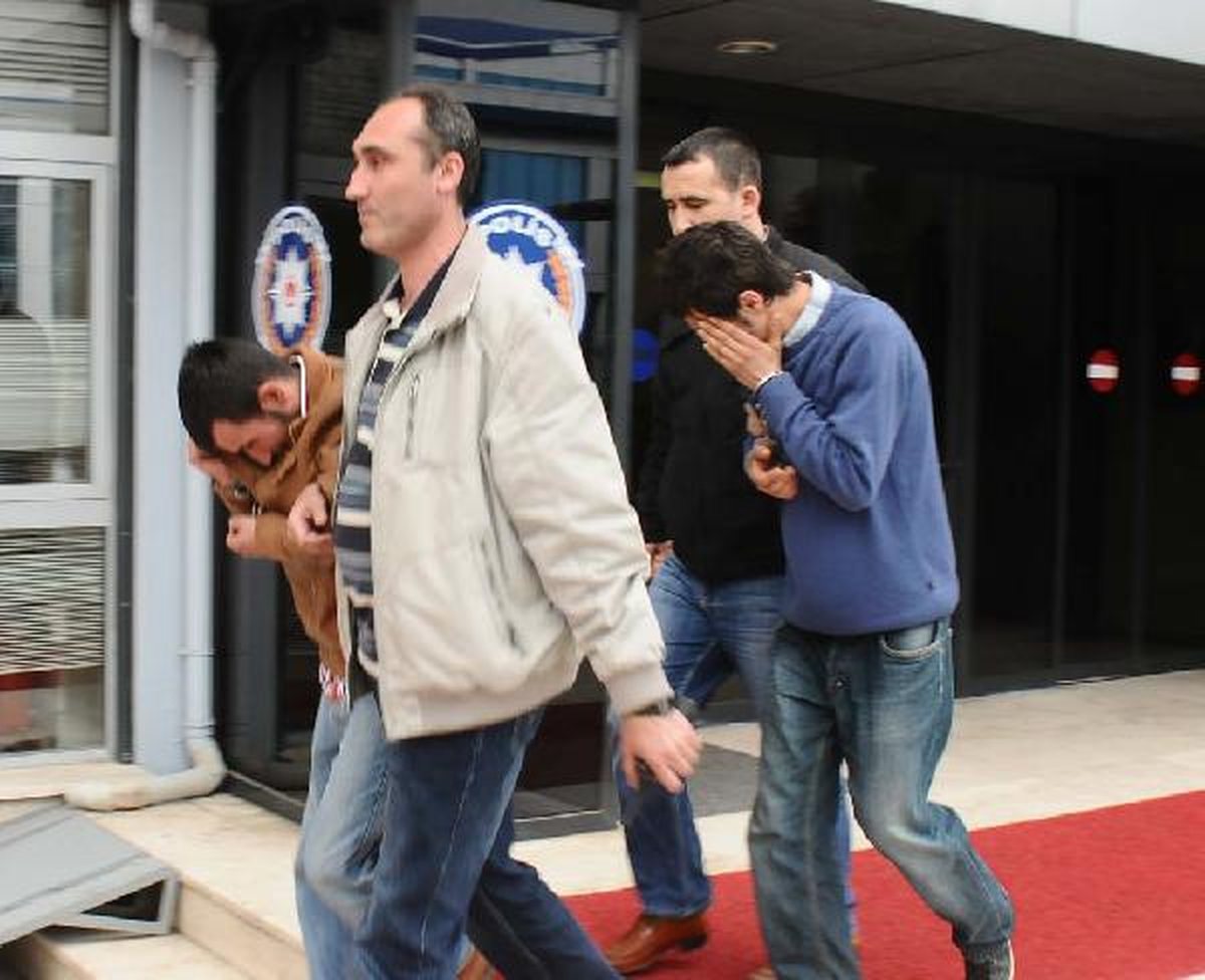 Bursa\'da 30 Aracın Lastikleri Kesen 2 Kişi Yakalandı