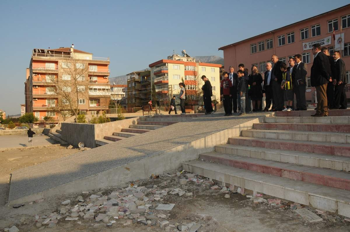 Cemal Ergün İlköğretim Okulu\'nda Çevre Düzenlenmeleri