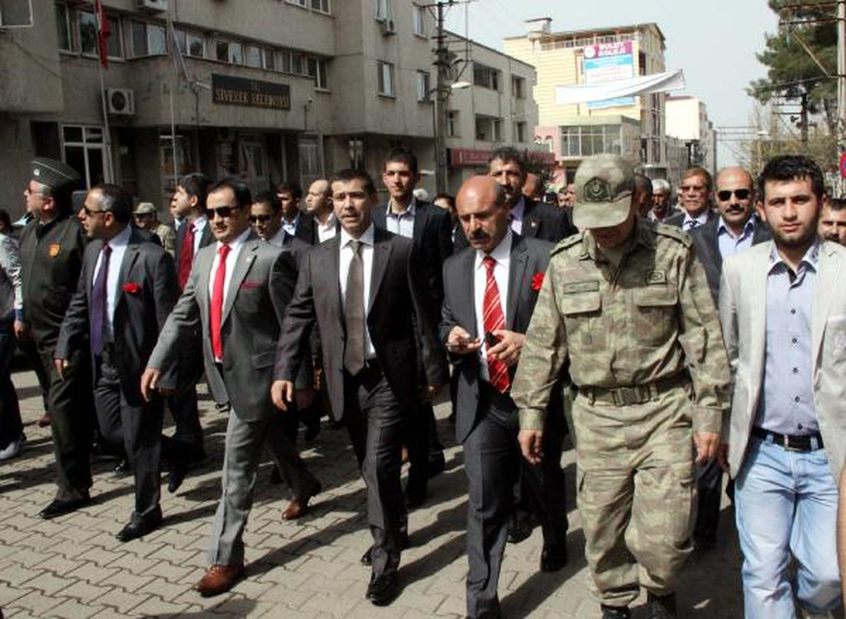Davul Zurna Eşliğinde Polis Halk Yürüyüşü