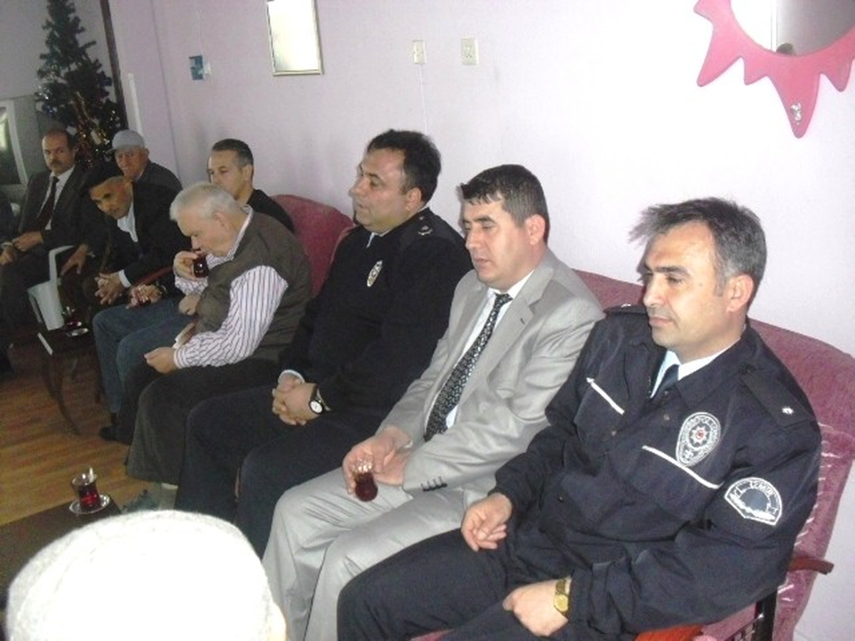 Emniyet Mensupları, Huzurevini Ziyaret Etti