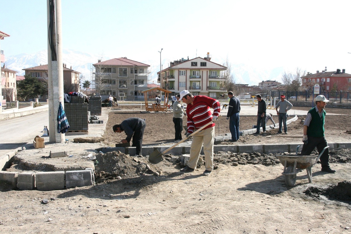 Erzincan Belediyesi Park Çalışmalarına Hız Verdi