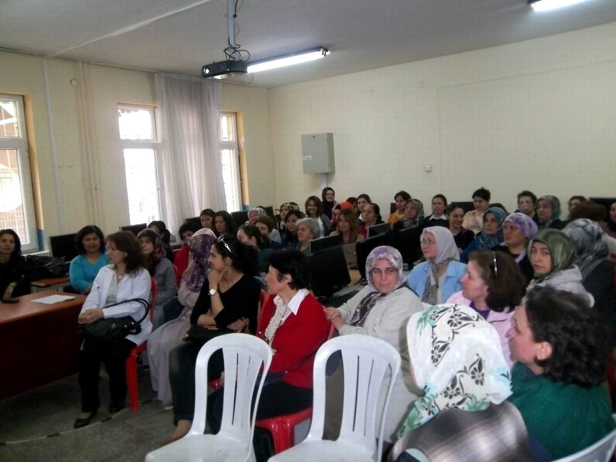 Halk Eğitim Kursiyerlerine Kanser Semineri Verildi