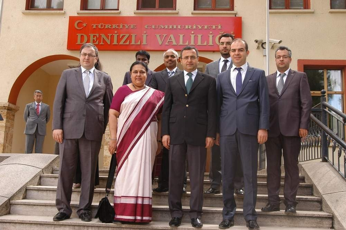 Hindistan Büyükelçisi Vali Demir\'i Ziyaret Etti