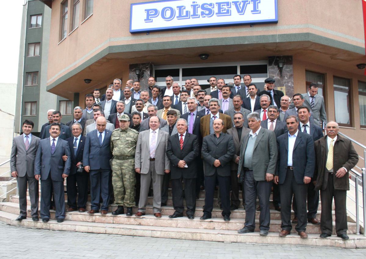 Iğdır\'da Muhtarlar Kurum Amirleri ile Yemekte Buluştu