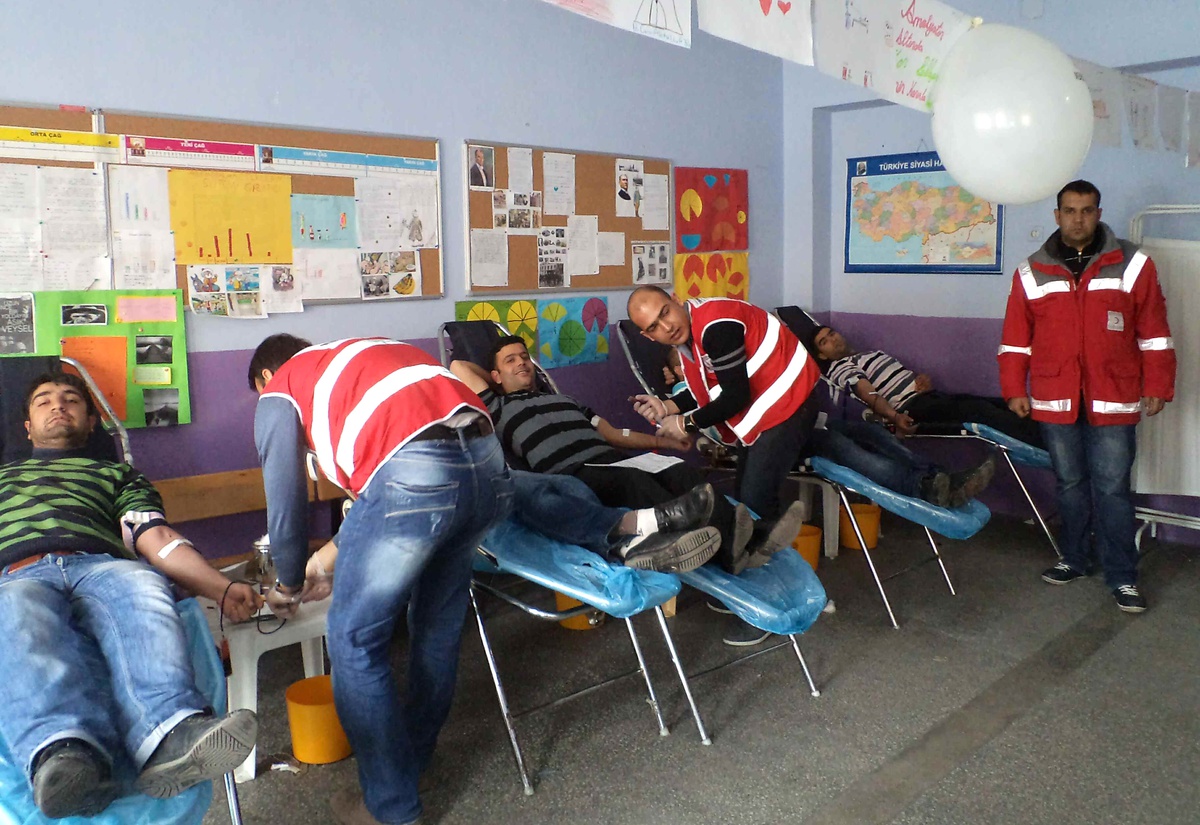 İlköğretim Öğrencilerinden Kan Bağışı Kampanyası