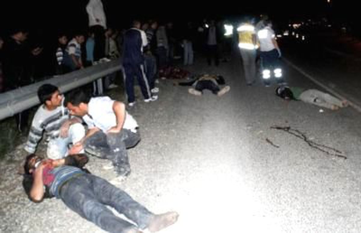Kamyonet Takla Attı: 13 Yaralı