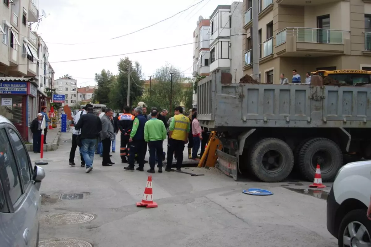 Karşıyaka'da Doğalgaz Kaçağı Korkuttu