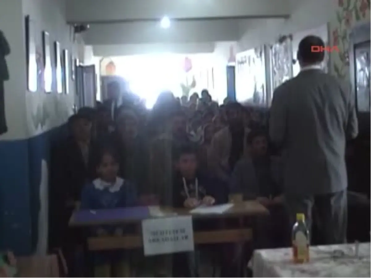 Köy Okulu Parmak Isırttı