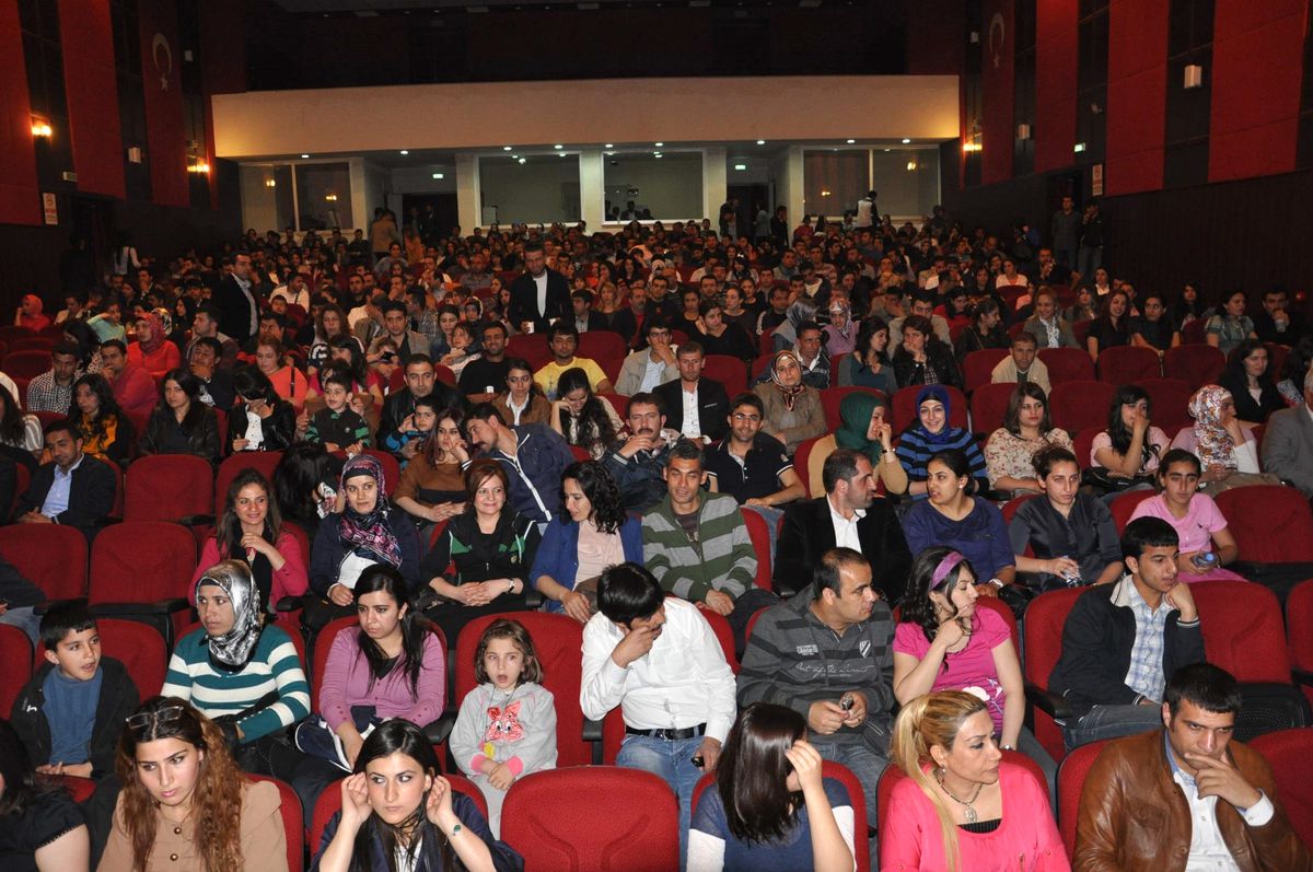 Kürt Sanatçı Xero Abbas'tan Kardeşlik Mesajı