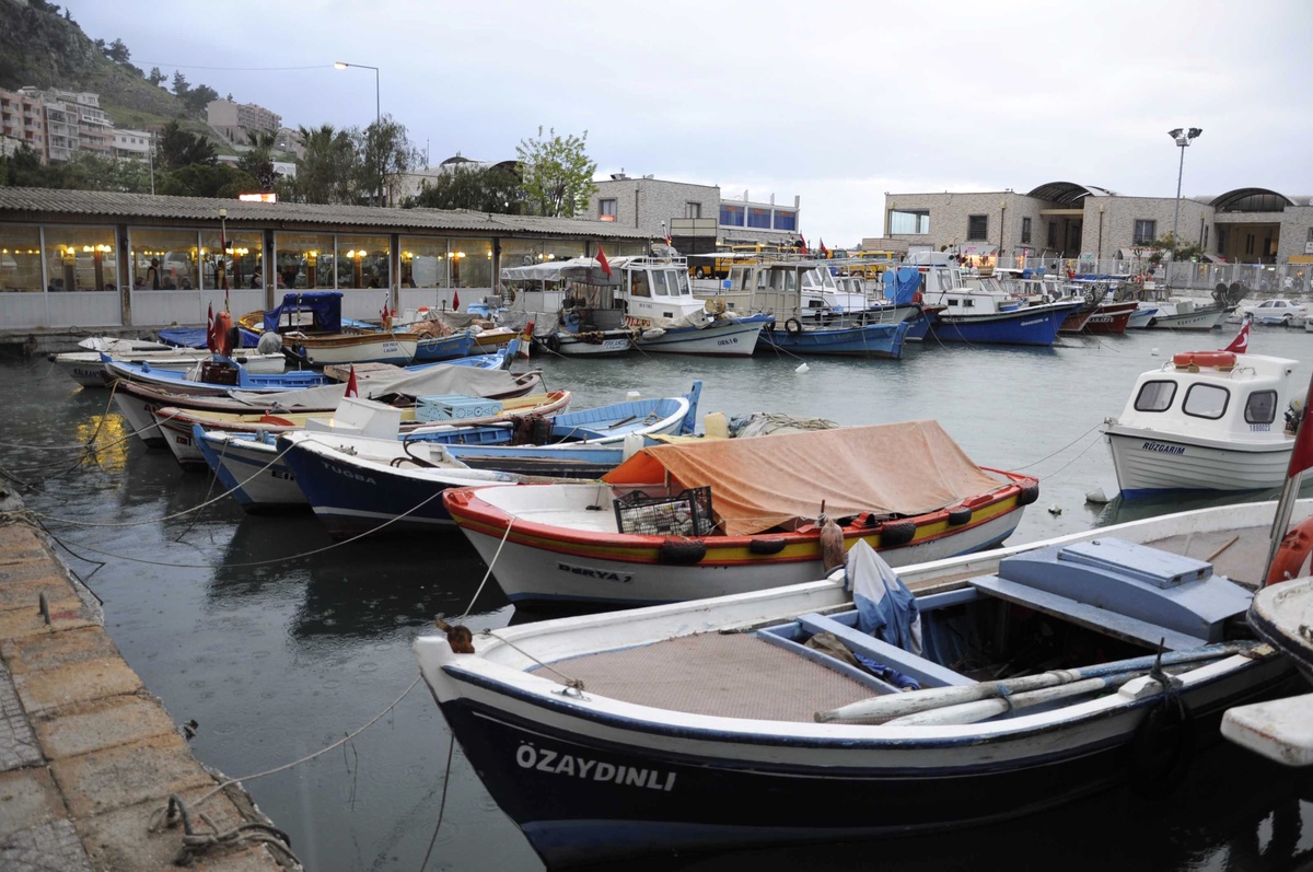 Kuşadası Körfezi\'nde Fırtına Uyarısı