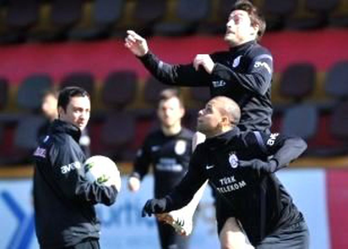 Melo ve Riera İçin Af İstediler