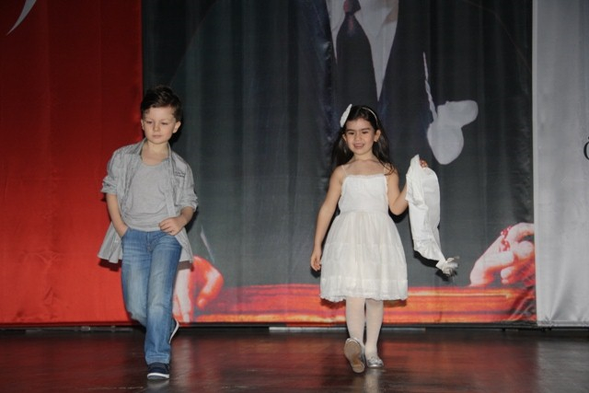 Minik Şahinlerden Muhteşem İngilizce Gösteri