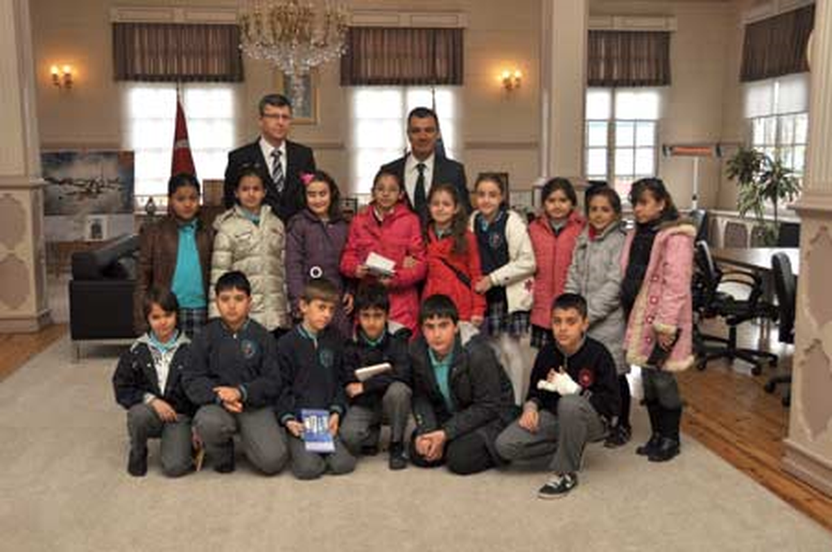 Minikler Başkan\'la Röportaj Yaptı