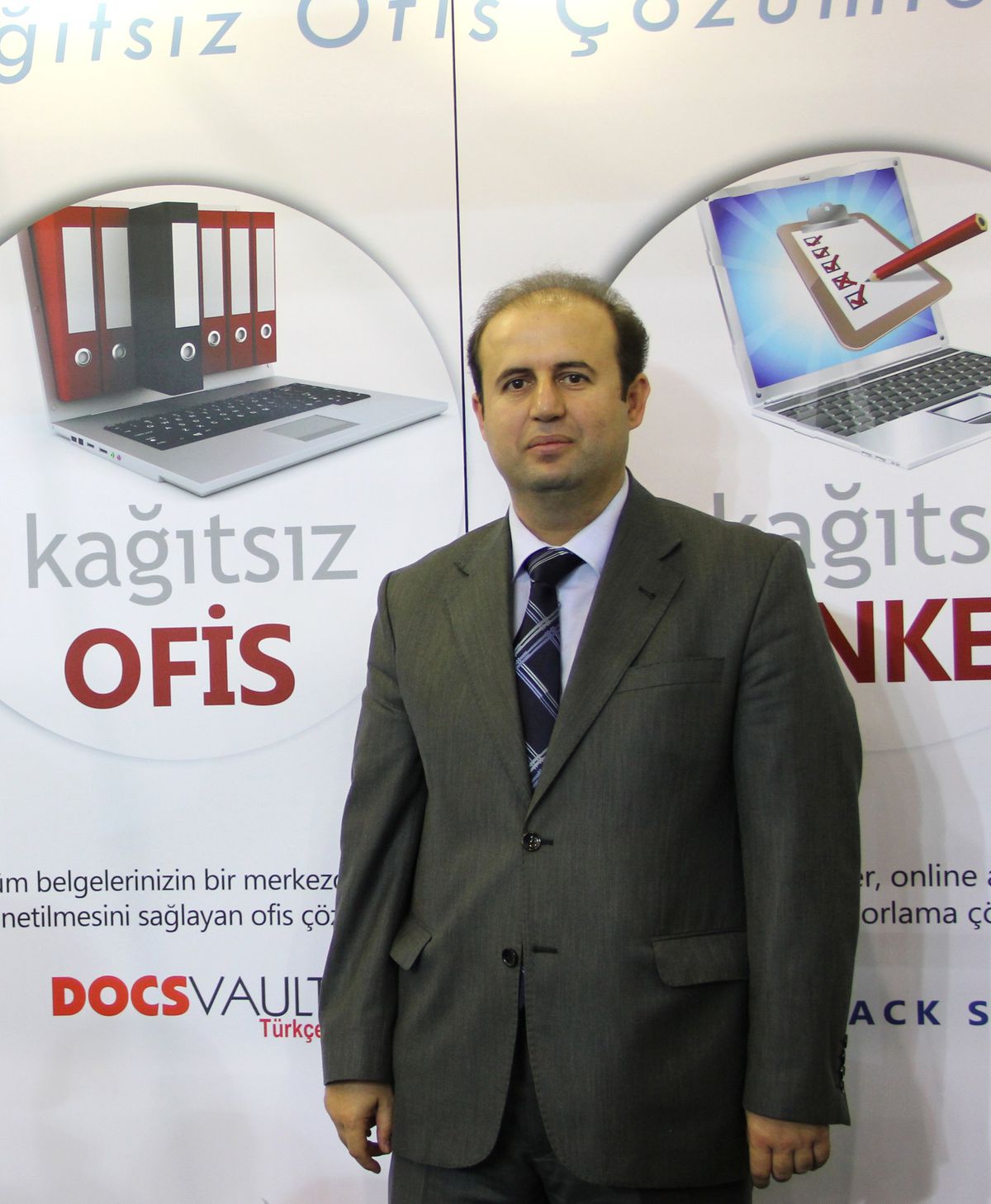 Ofis Çalışanları Mesailerinin Üçte Birini Dokümanlarla Geçiriyor
