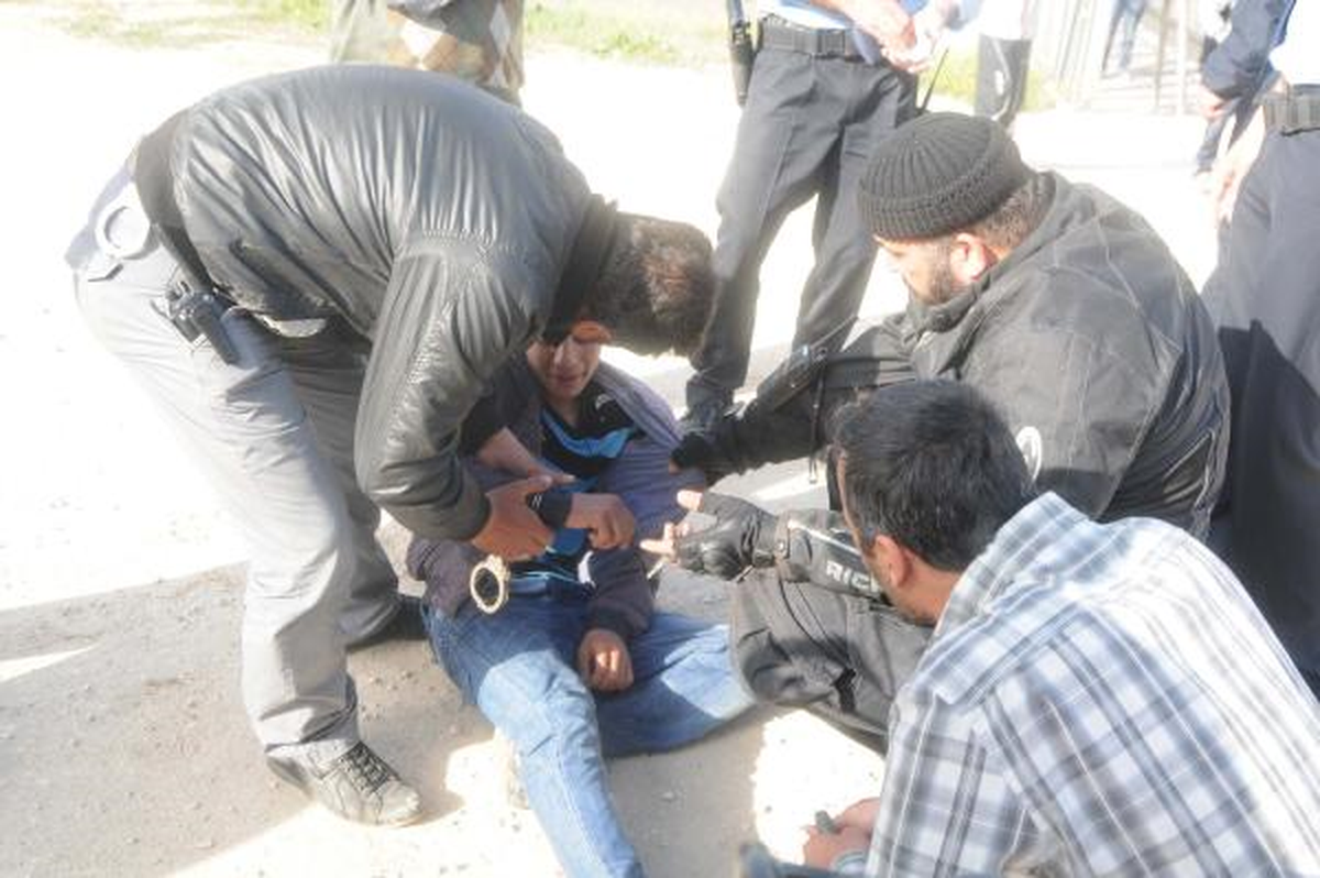 Polisi Gören Kapkaç Şüphelisi Dereye Atladı