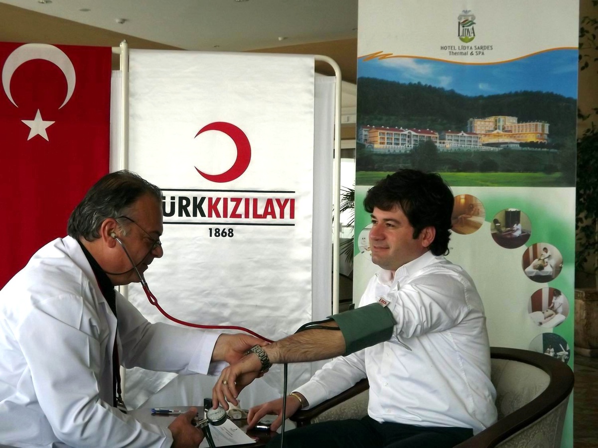 Salihli'de Otel Çalışanları Kan Bağışı Yaptı