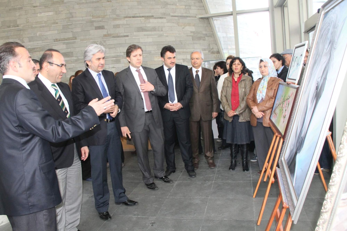 Sanat Atölyesi Kursiyerleri Resim Sergisi Açtı