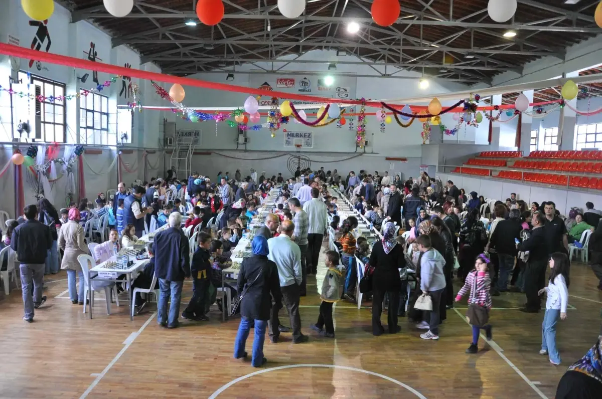 Soma'da Satranç Turnuvası İlgi Büyük Oldu