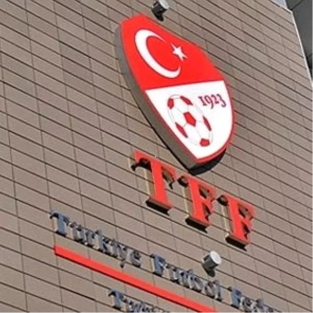 Tff\'de Genel Sekreterliğe Prof.dr. Emre Aklin Getirildi