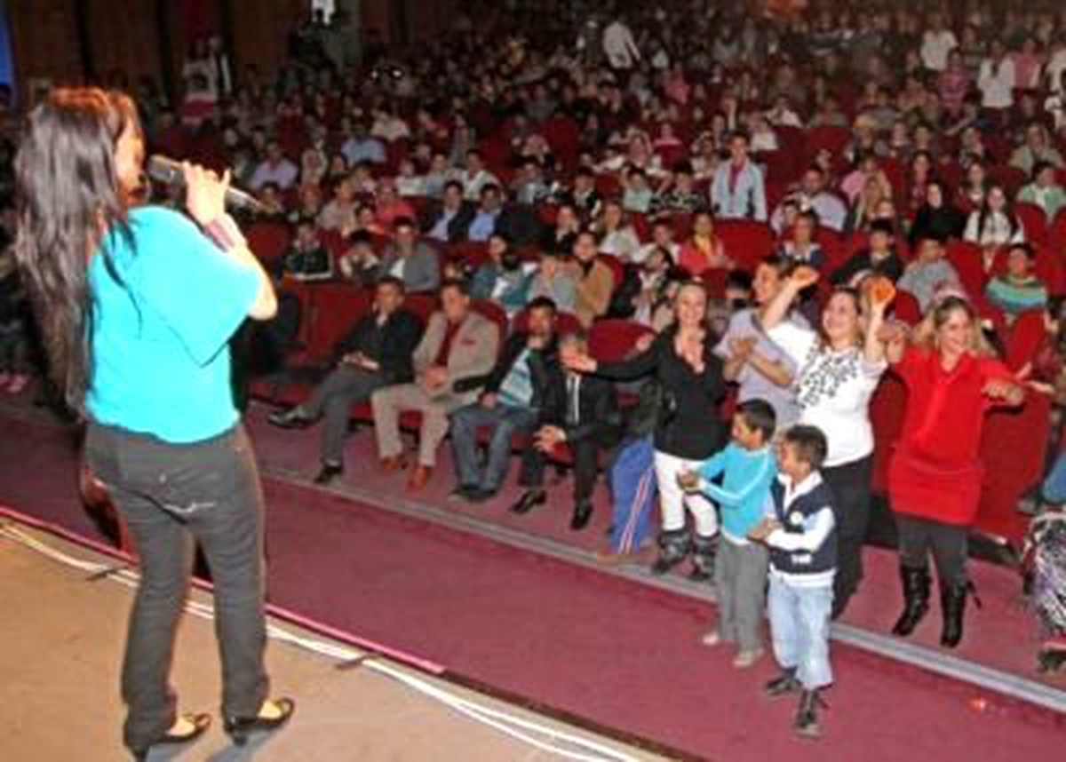'Türkiye Roman Starını Seçiyor' Yarışmasında Sulukule Manzaraları