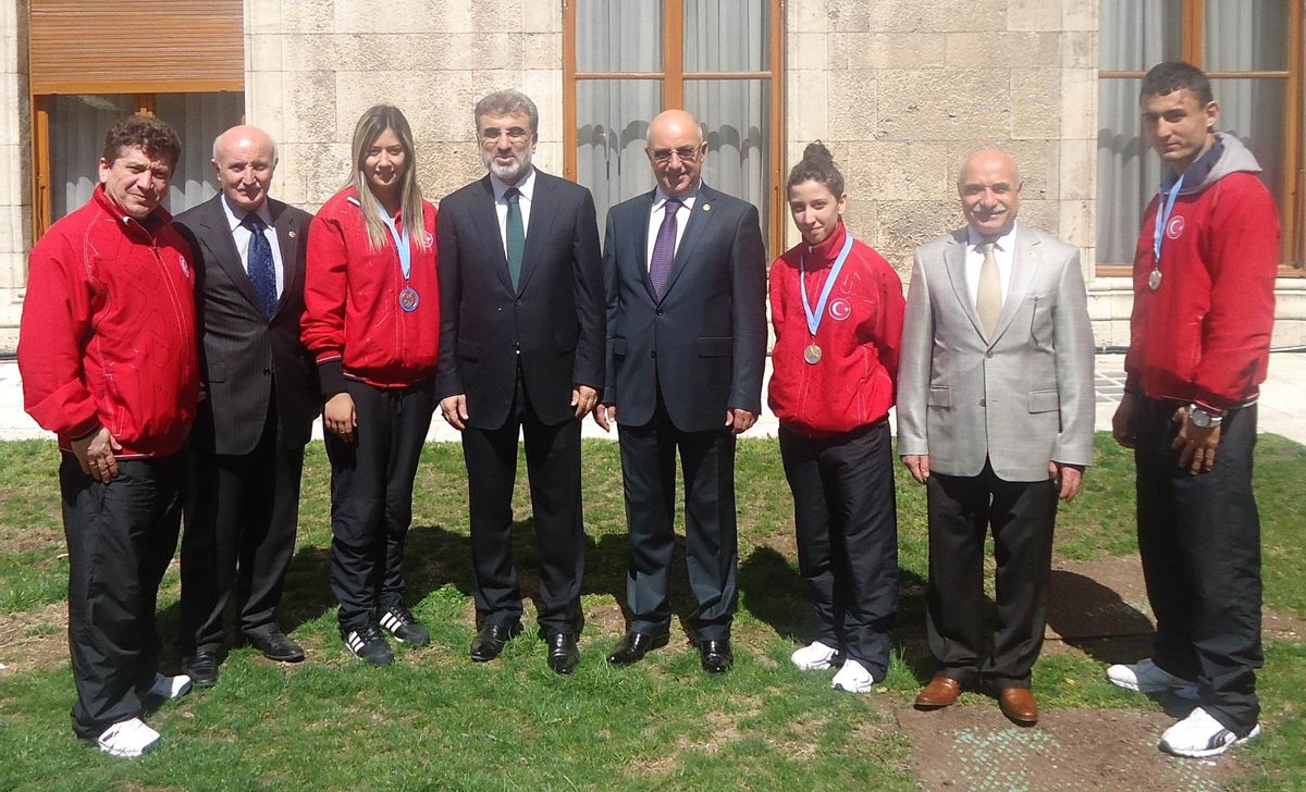 Wushu Şampiyonları Başbakanla Görüştü