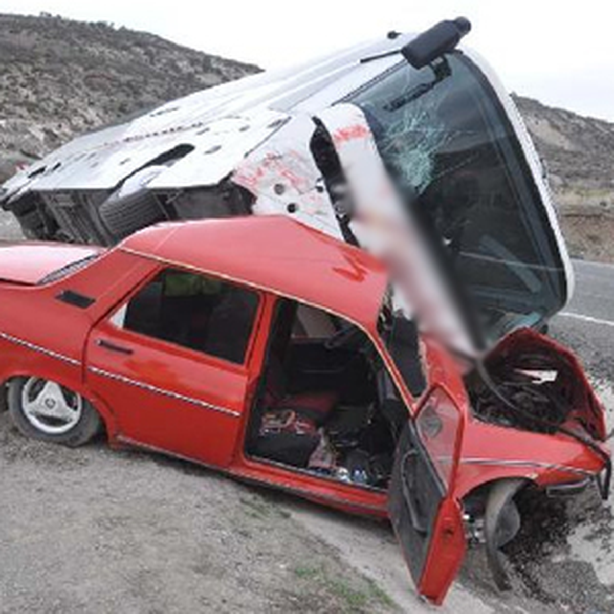 Yolcu Otobüsü, Otomobile Çarptı
