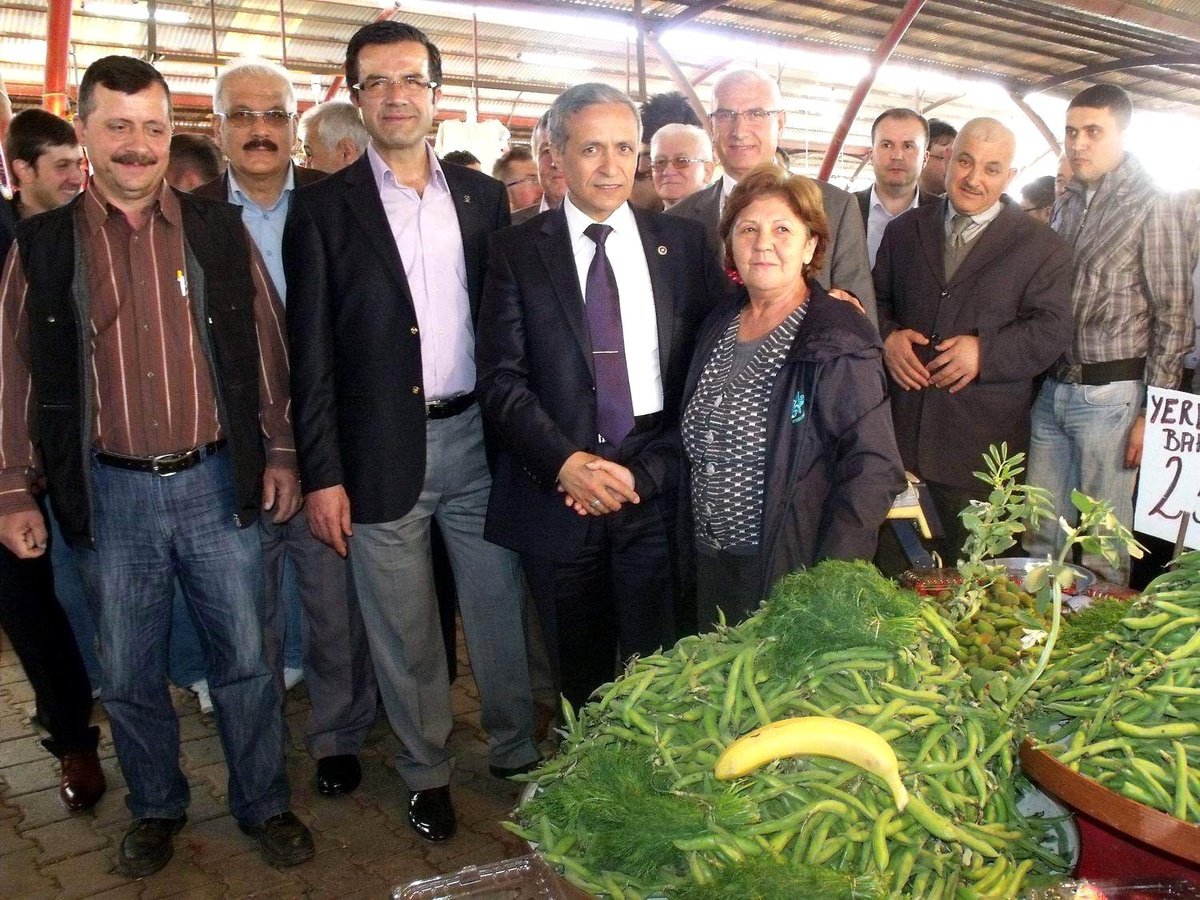 Ak Partili Yurttaş, Pazarcı Esnafı ile Kahvaltıda Buluştu