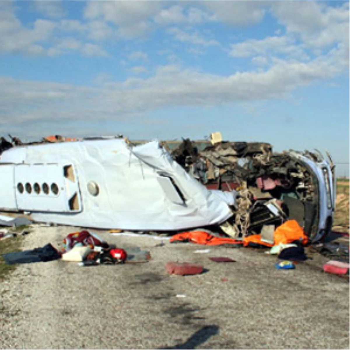 Aksaray\'da Feci Kaza: 3 Ölü, 35 Yaralı