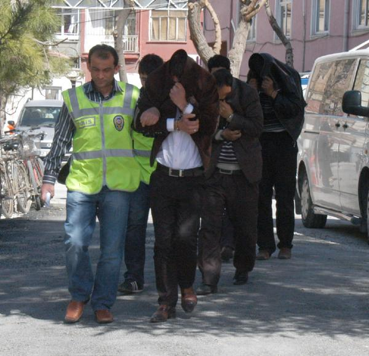 Arkadaşının Kredi Borcu İçin, Çalıştığı Atelyeyi Soydu