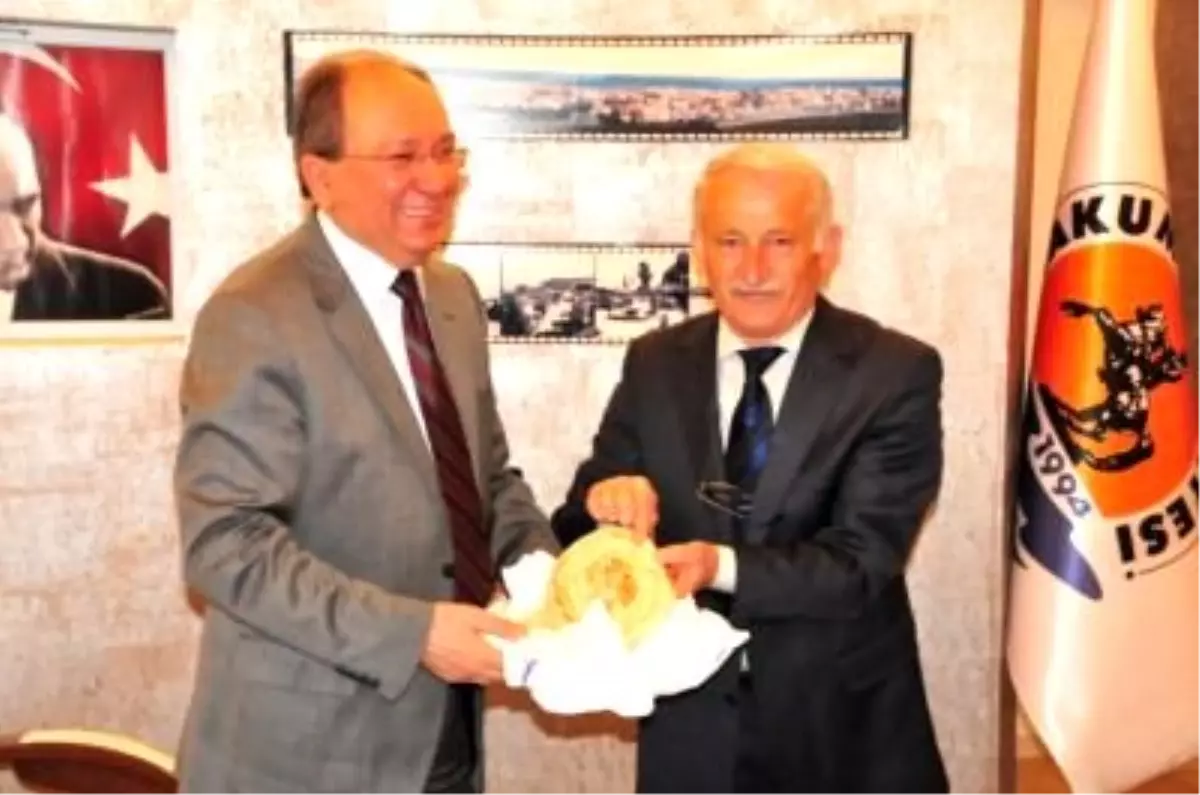 Başkan Burma\'ya Köy Ekmeği