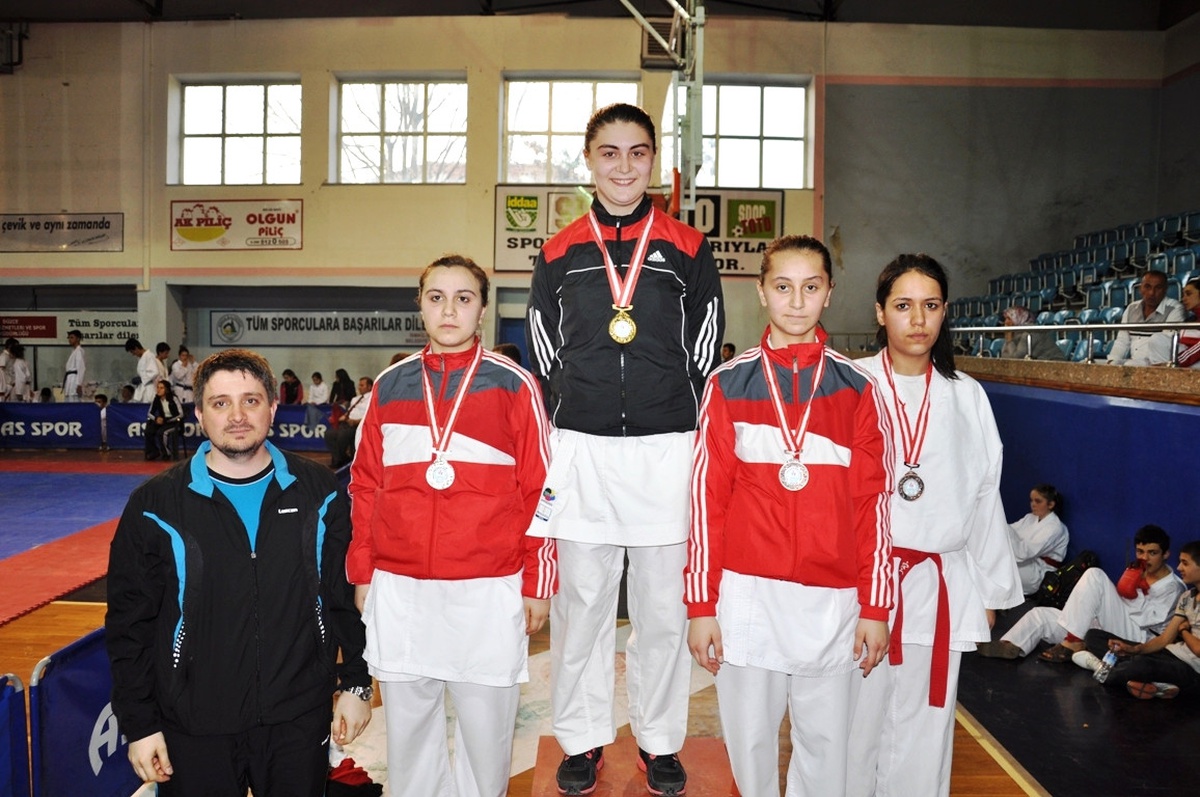 Beyköy Belediye Spor Kupayı Kaptı