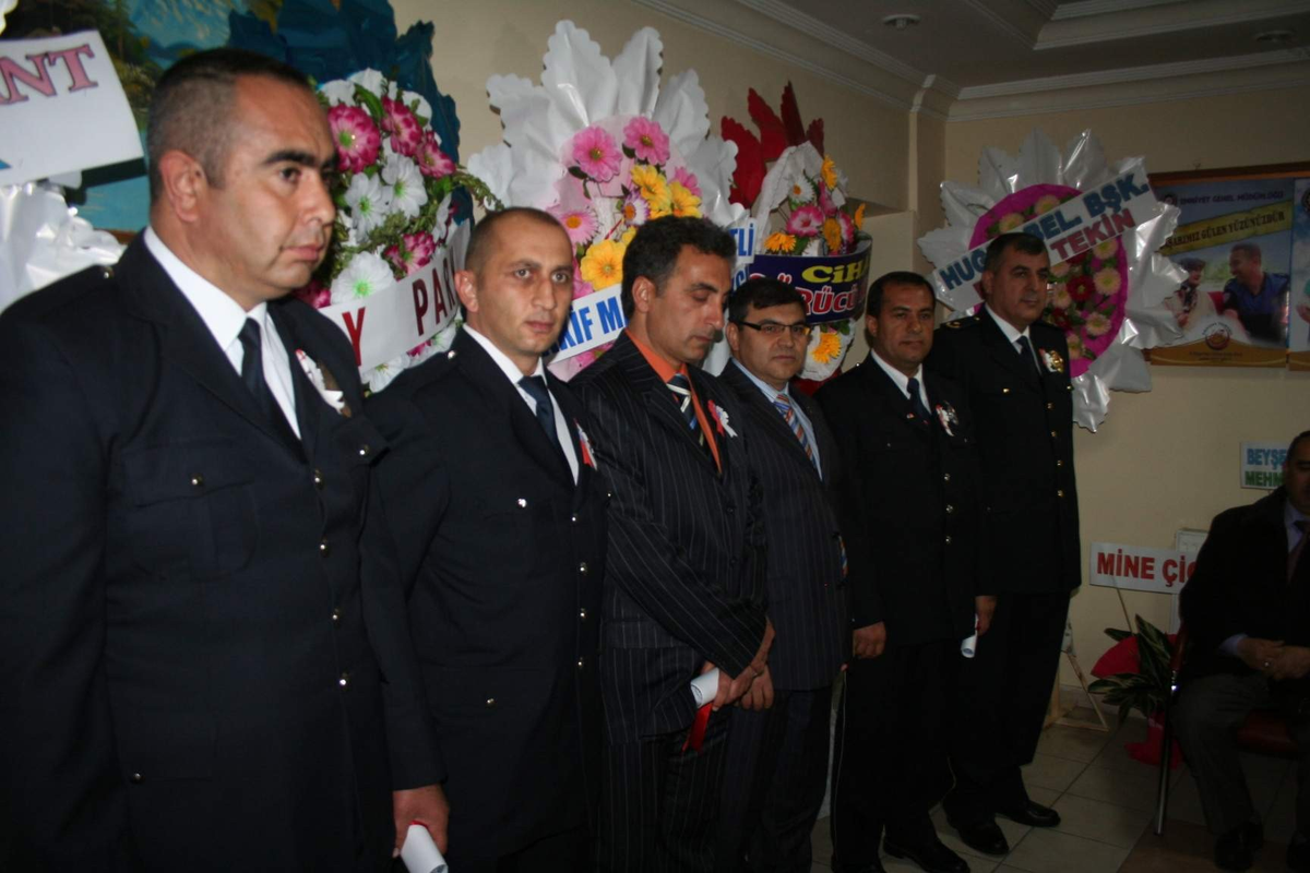 Beyşehir\'de Emniyet Mensuplarına Takdir Belgesi